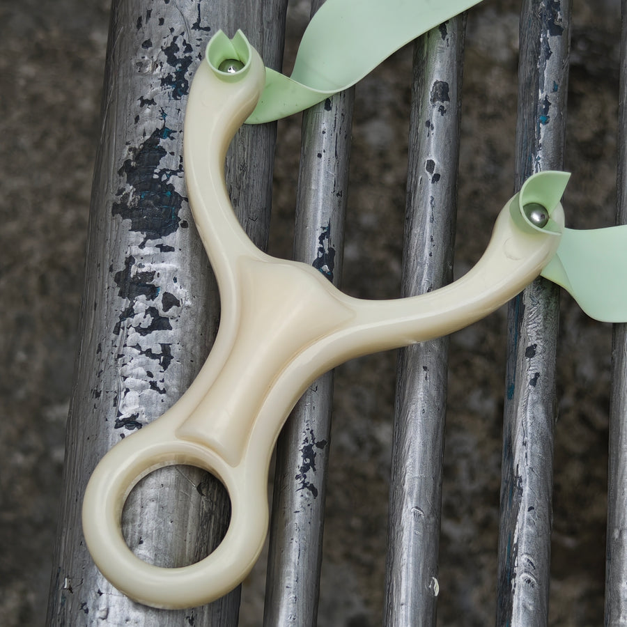 Milky Hunter Y08 outdoor shooting slingshot with perfect weight balance.