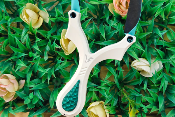 Dominate every shot with the Venomous Spike Z04 slingshot. Made from durable stainless steel, this tactical slingshot features a compact frame and ergonomic grip for powerful, accurate performance in hunting and sport shooting.