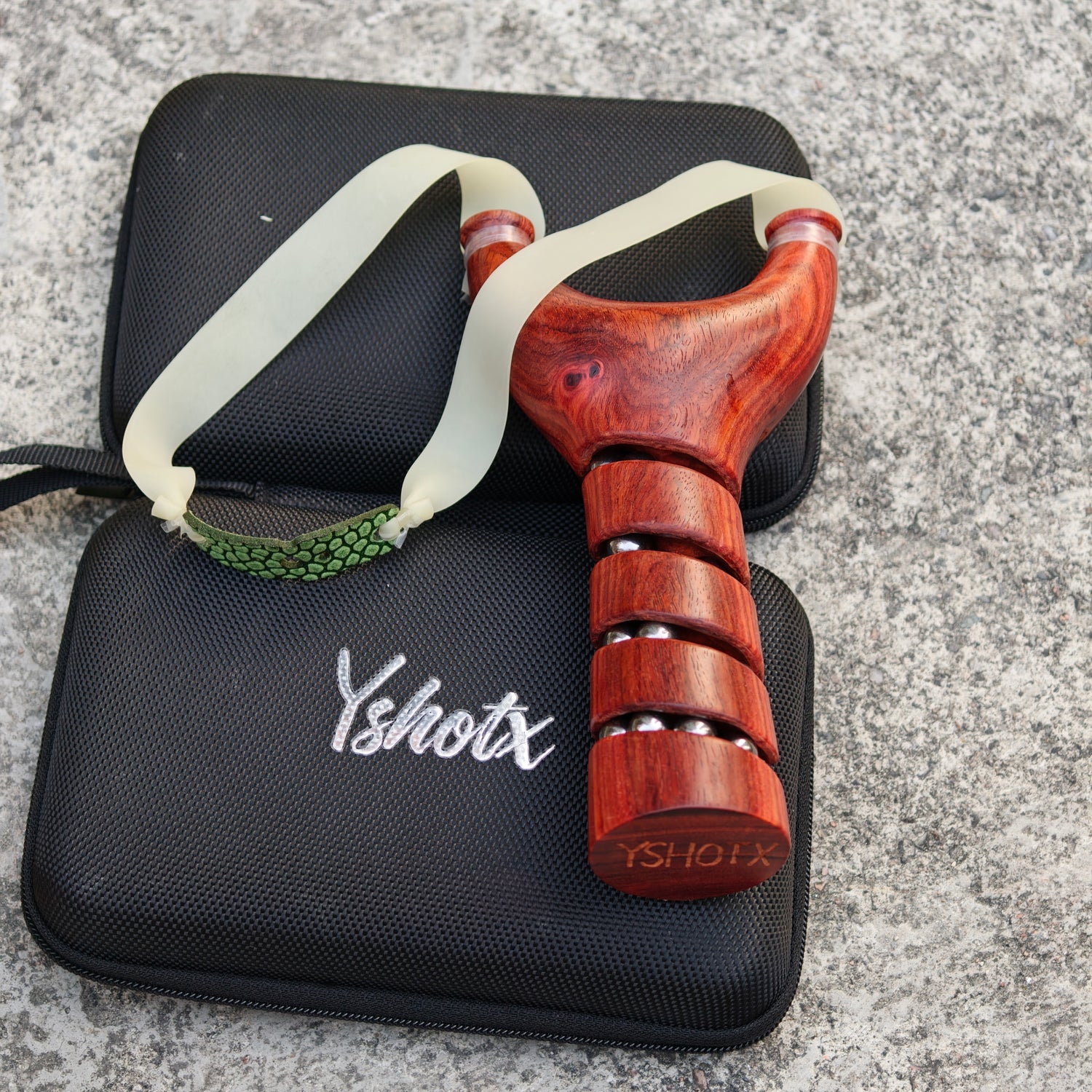 Atirador de Revistas Esculpido à Mão-Z14