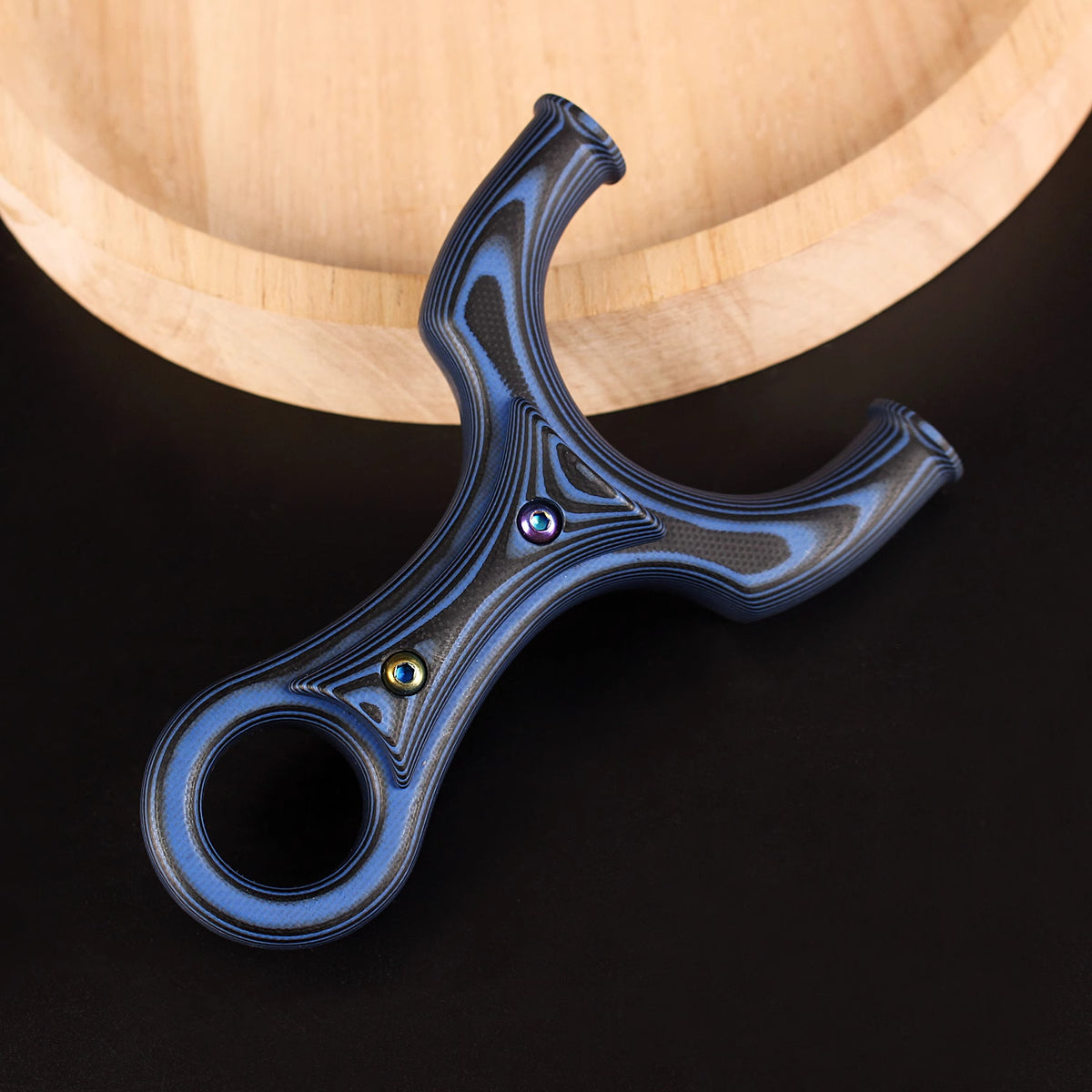 Professional SkyTiger-X26 G10 slingshot with 47mm inner gate for clear sight lines and enhanced targeting accuracy.