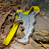 Innovative dual-grip catapult combining comfort and shooting precision