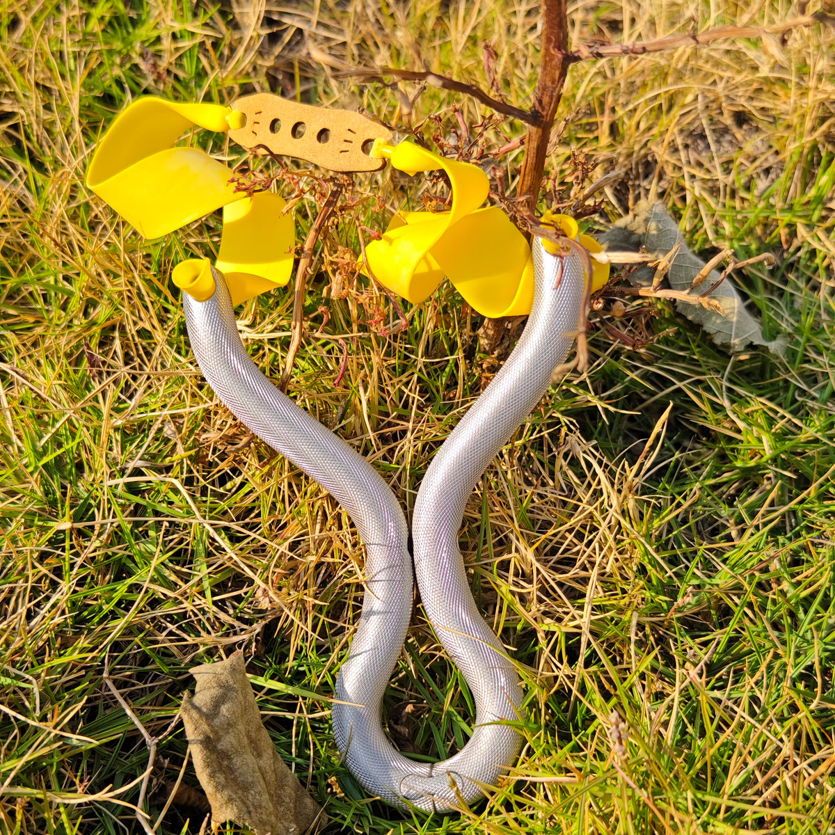 Ergonomic grip stainless steel slingshot for comfortable shooting experience.