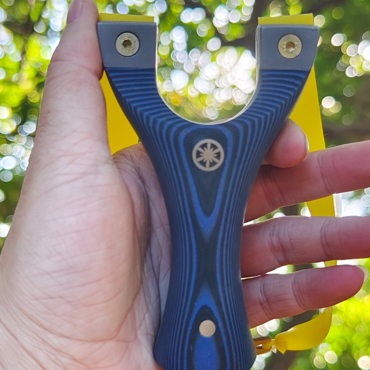 lightweight g10 hunting slingshot for outdoor use
High-strength, lightweight G10 slingshot built for hunting and target practice.