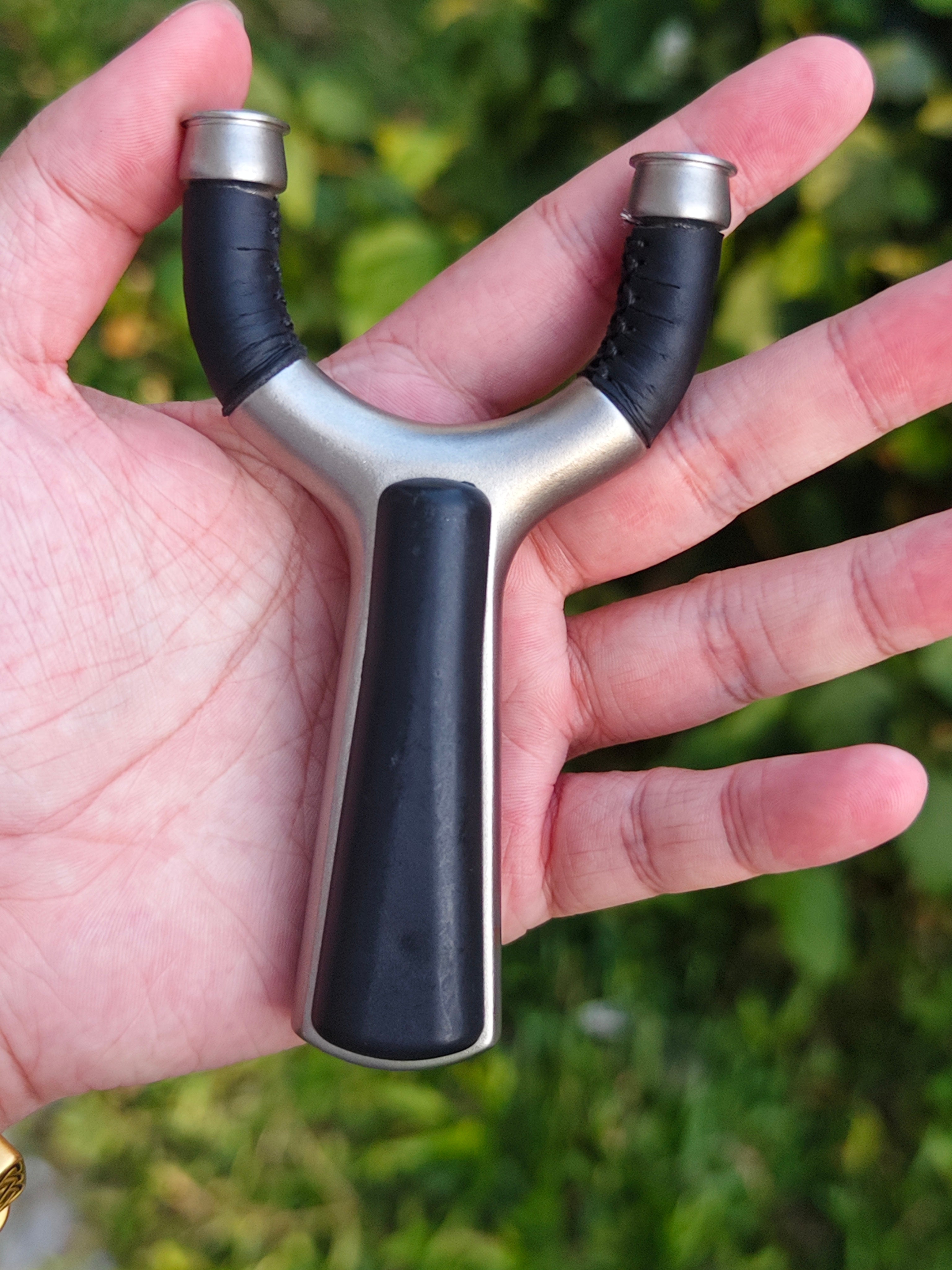lightweight hunting slingshot for quick shooting
Fast and accurate hunting slingshot with balanced weight and ergonomic grip.