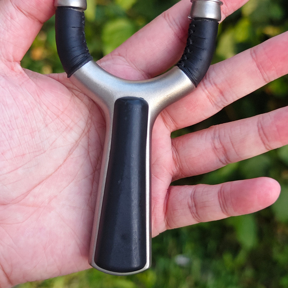 lightweight hunting slingshot for quick shooting
Fast and accurate hunting slingshot with balanced weight and ergonomic grip.