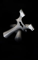 nocturnal themed slingshot for target practice
Bat-inspired Swift King slingshot, perfect for evening target sessions.
