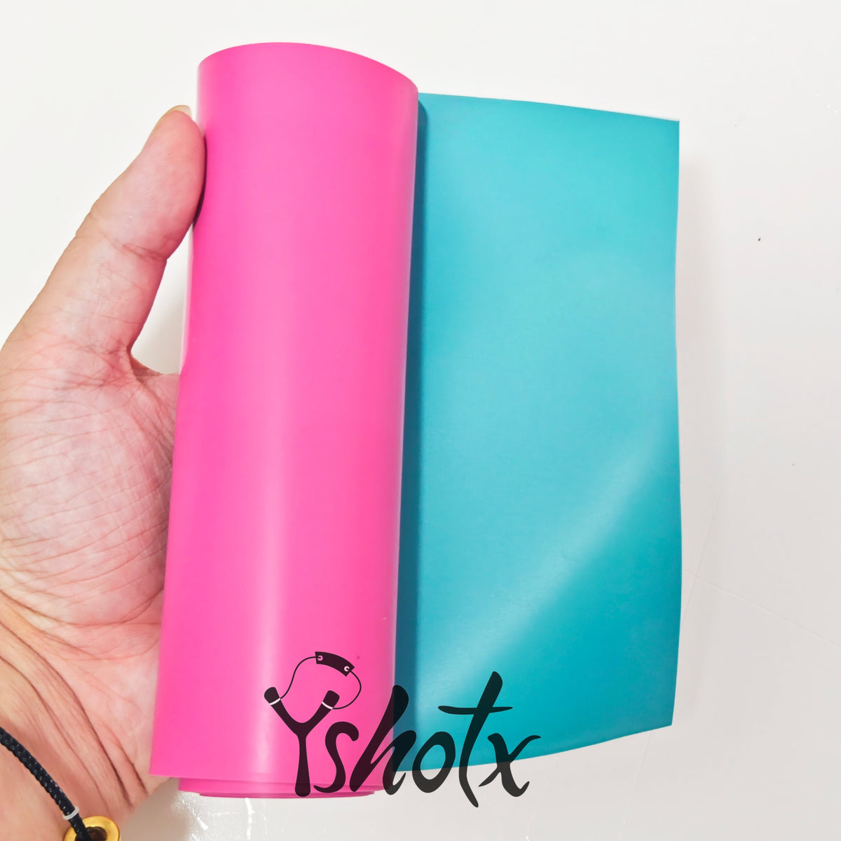 Extended lifespan slingshot bands with Petal Streak A32 CNC-machined fork design.