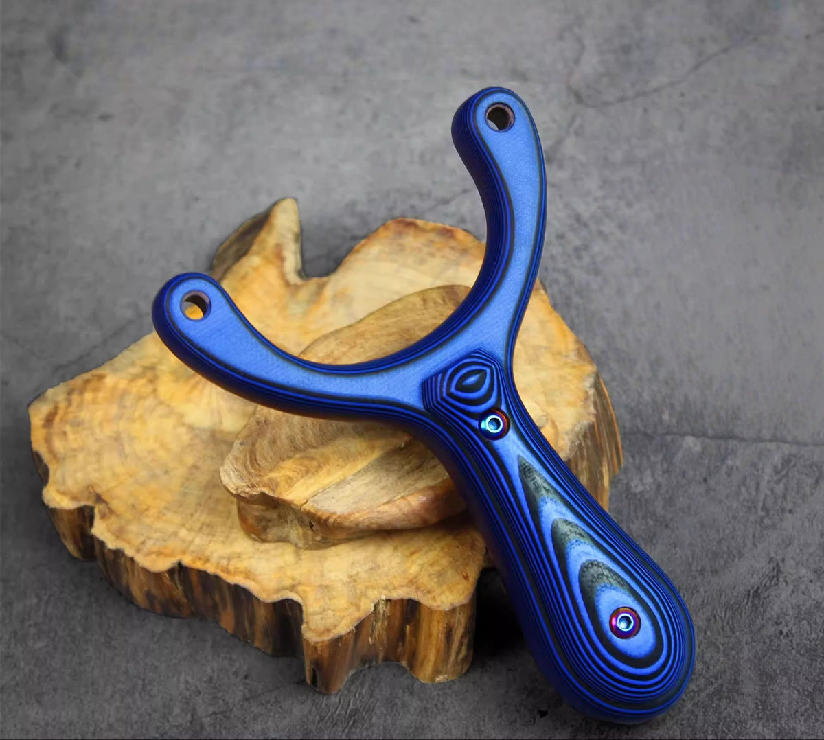 Premium-grade X31 slingshot crafted from imported aerospace G10 for strength, insulation, and corrosion resistance.