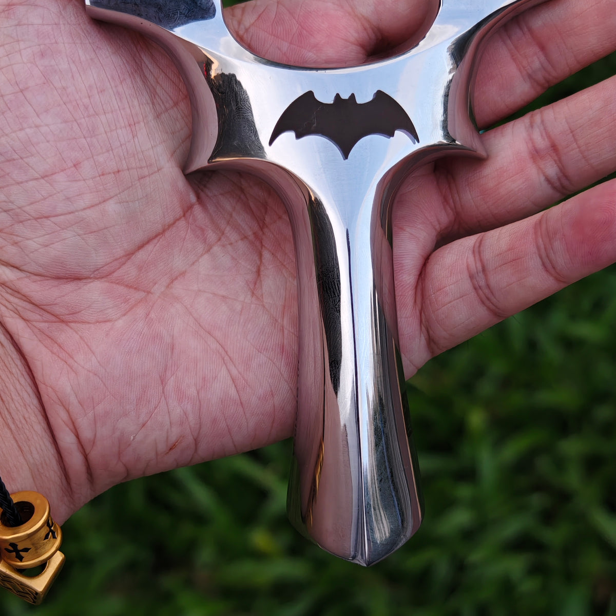 premium metal slingshot with ergonomic handle
Heavy-duty Swift King metal build offering a stable, comfortable shooting grip.