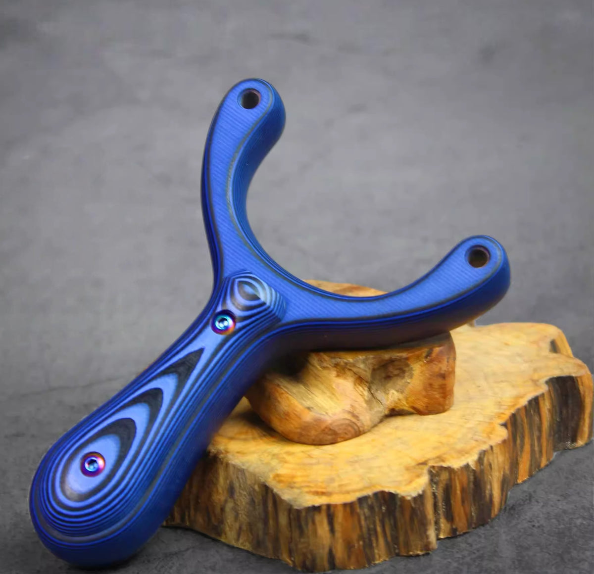 X31 slingshot with 5.0–6.5mm gradient tapered holes supporting secure 5.5mm ball-locking systems for precision shooting