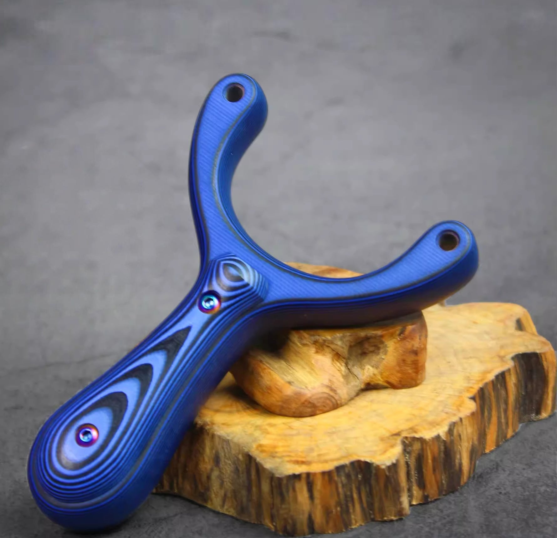 X31 slingshot with 5.0–6.5mm gradient tapered holes supporting secure 5.5mm ball-locking systems for precision shooting