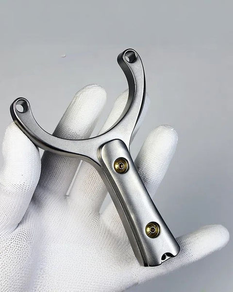 Close-up of Sea wave-X23 slingshot’s 11mm thick stainless steel frame, offering enhanced strength without unnecessary weight.